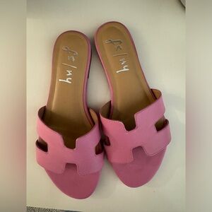 Pink size 6 flat sandals. Minimally worn!
